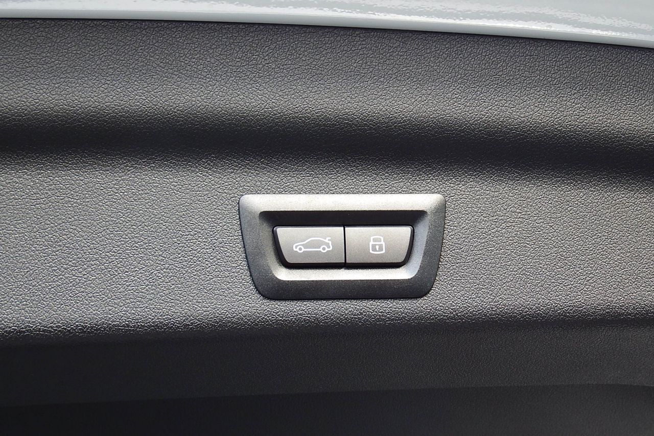 U11 iX1 xDrive30