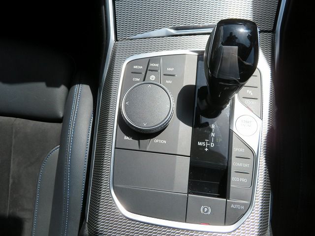 G20 320d xDrive RHD Saloon