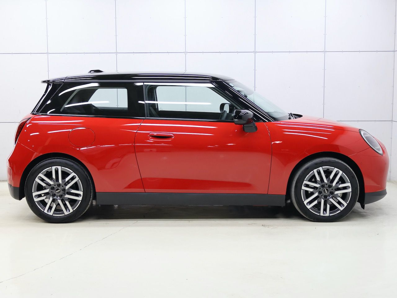 J01 MINI Cooper E