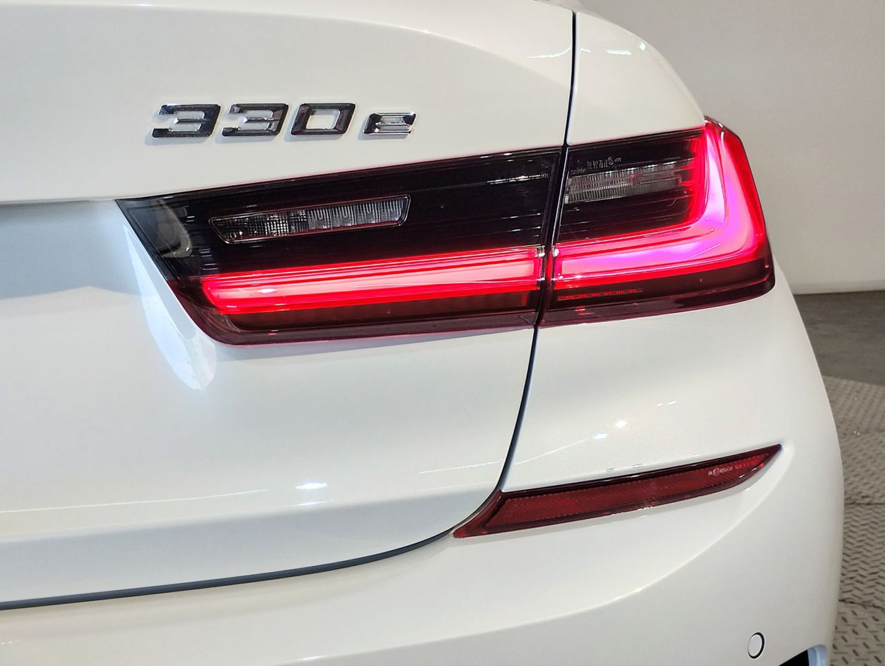 G20 330e Saloon RHD