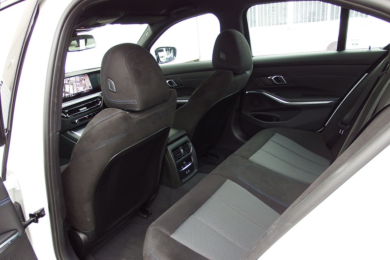 320d xDrive Berline RHD