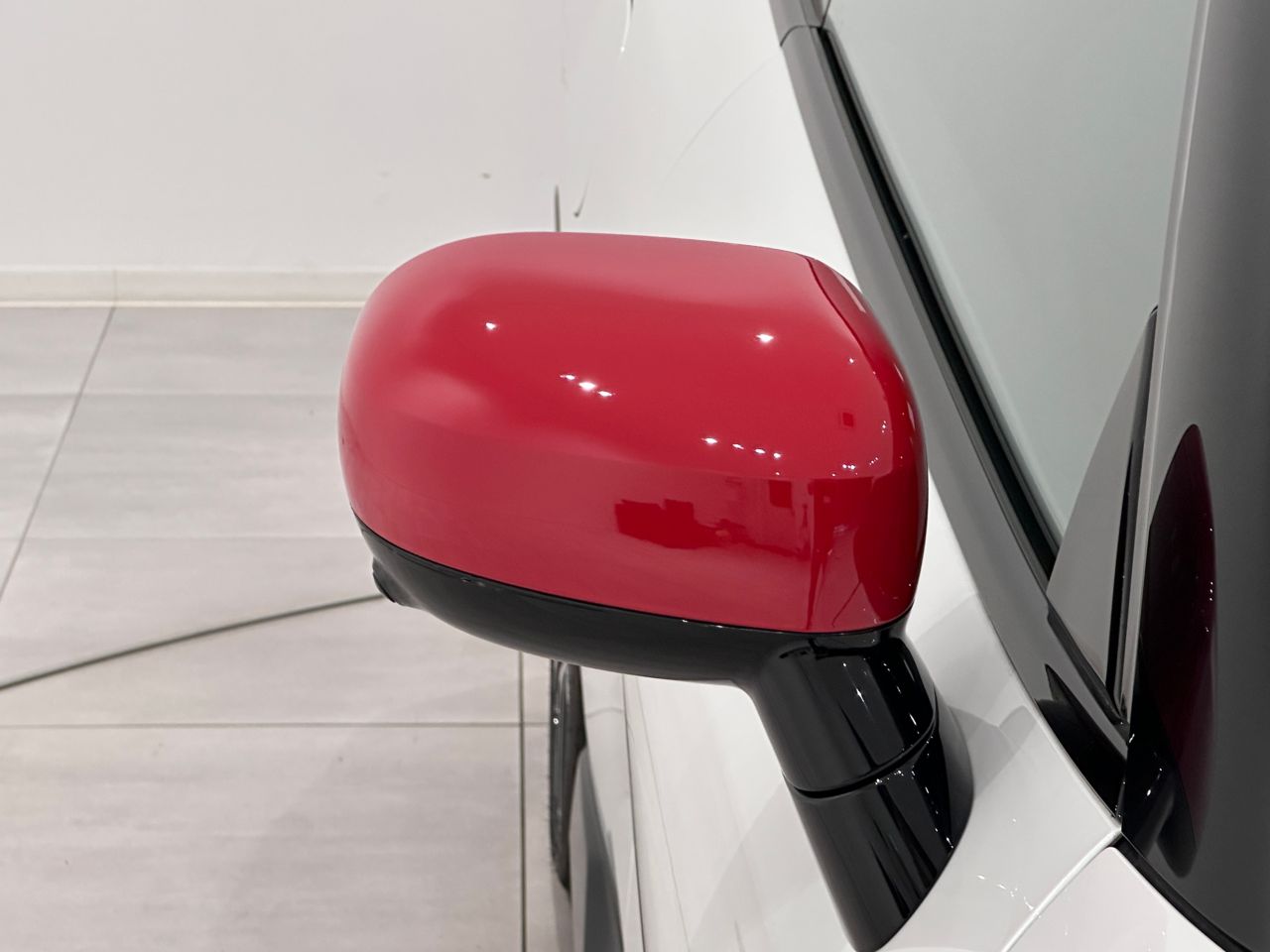 J01 MINI Cooper SE