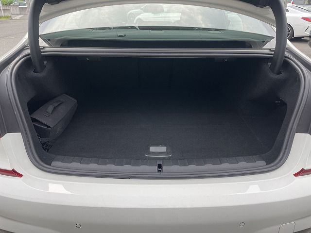 G20 330e Saloon RHD