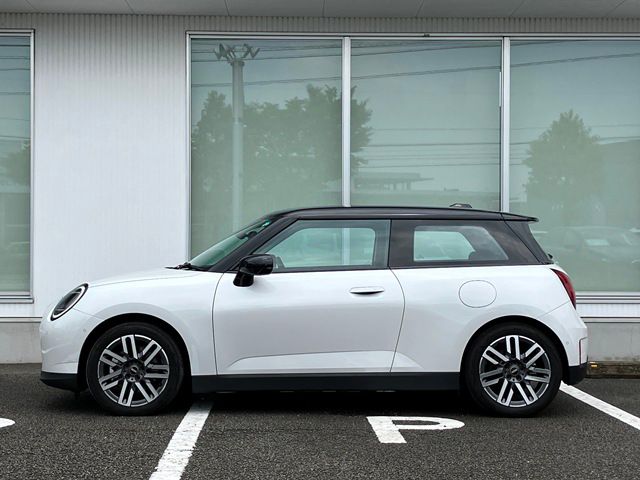 J01 MINI Cooper E