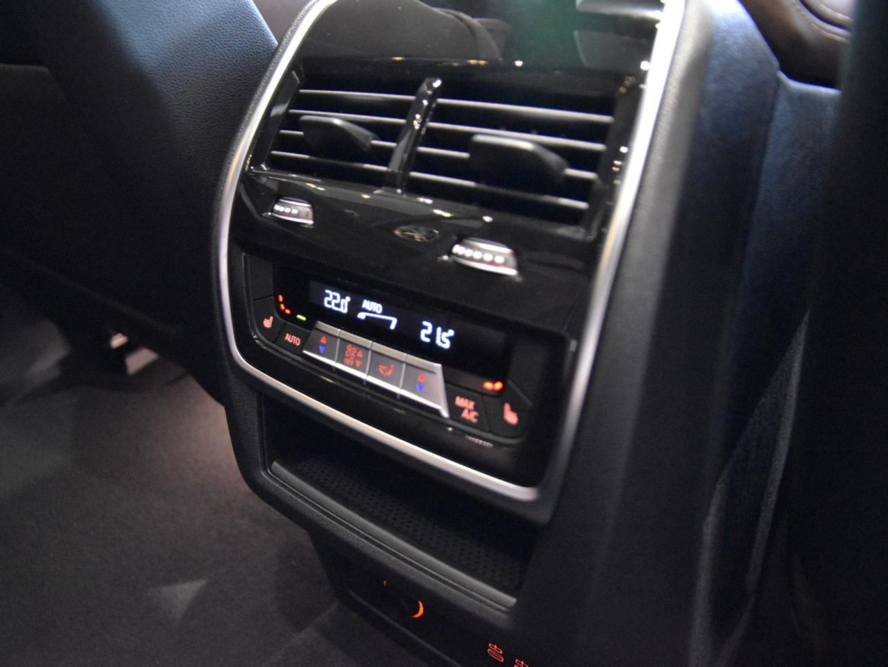 X7 xDrive40d RHD US