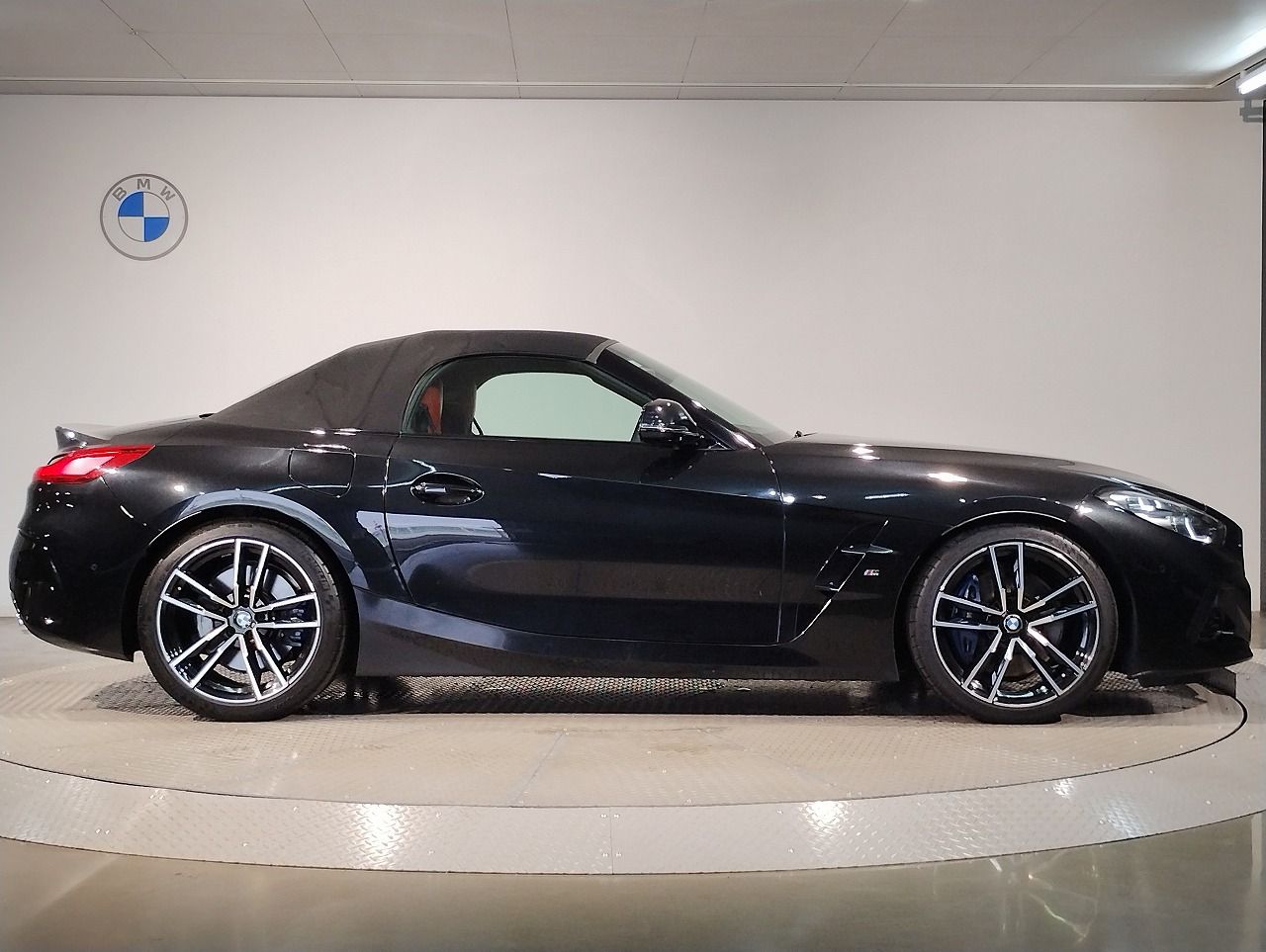 G29 z4 sDrive20i RHD