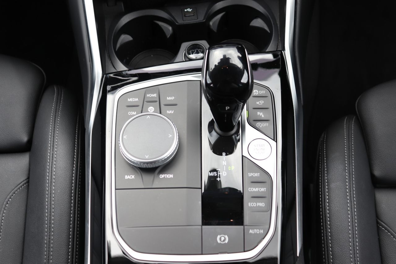 G20 320d xDrive RHD Saloon
