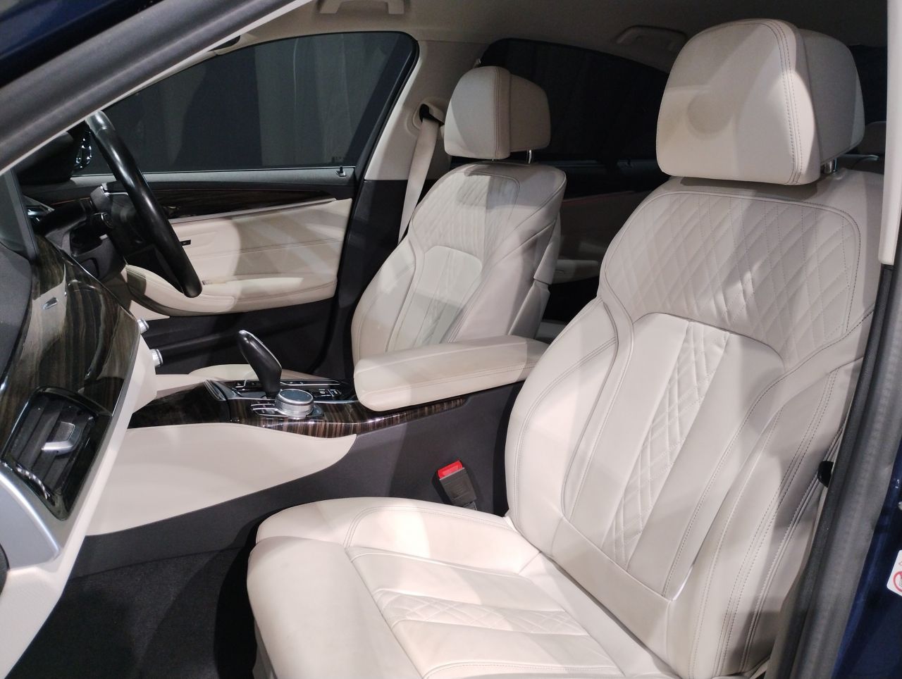 520d xDrive Sedan RHD