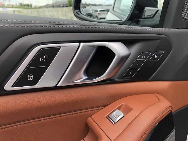 X7 xDrive40d RHD US