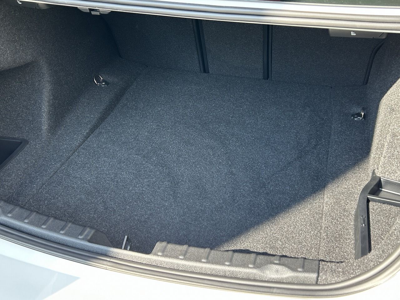 320I SEDAN RHD