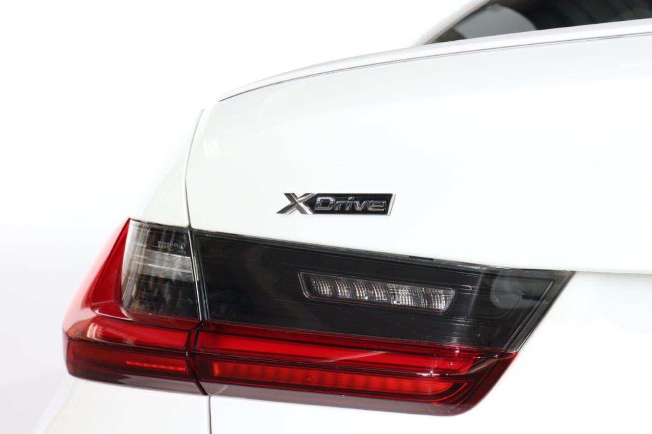 320d xDrive Berline RHD