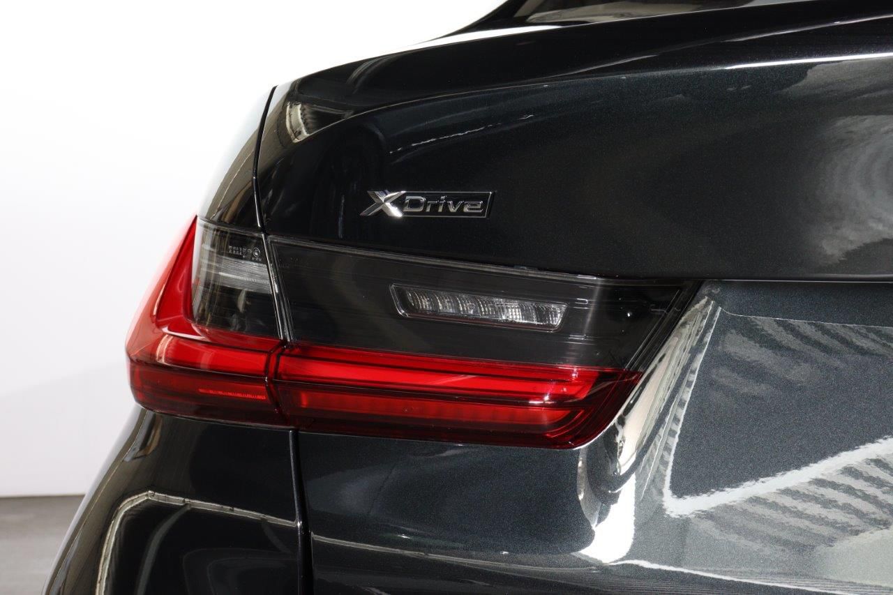 320d xDrive Berline RHD