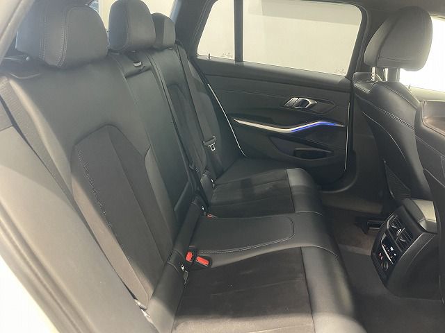 G21 320i RHD