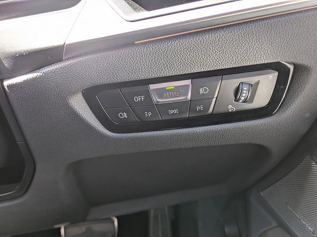 320d xDrive Berline RHD