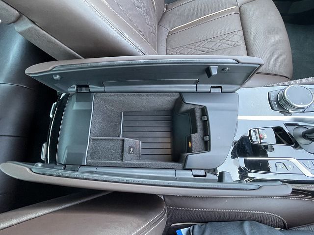 530e Sedan RHD