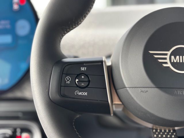 J01 MINI Cooper SE