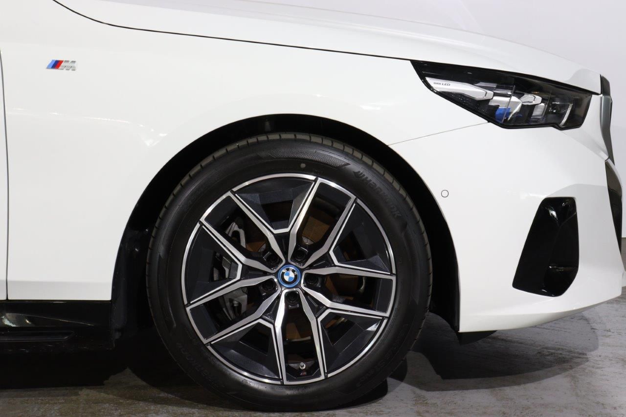 BMW i5 eDrive40 M Sport RHD