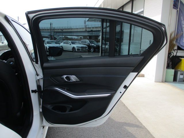 330i Berline RHD