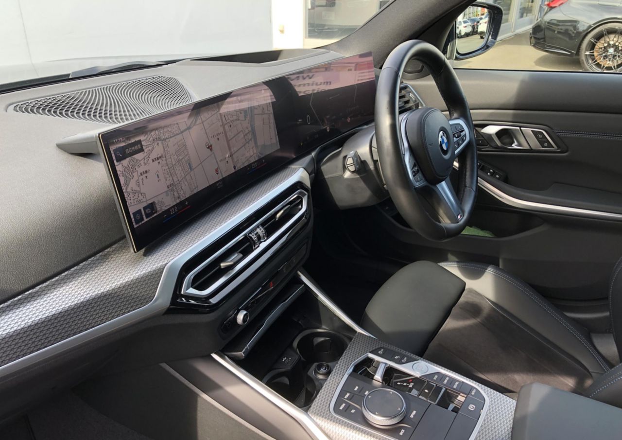 320d xDrive Berline RHD