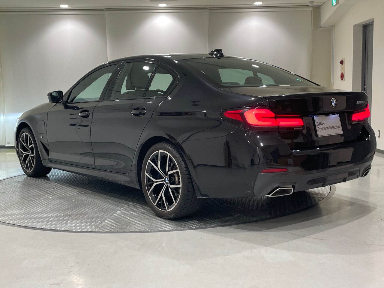 530e Sedan RHD