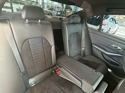 320i Sedan RHD