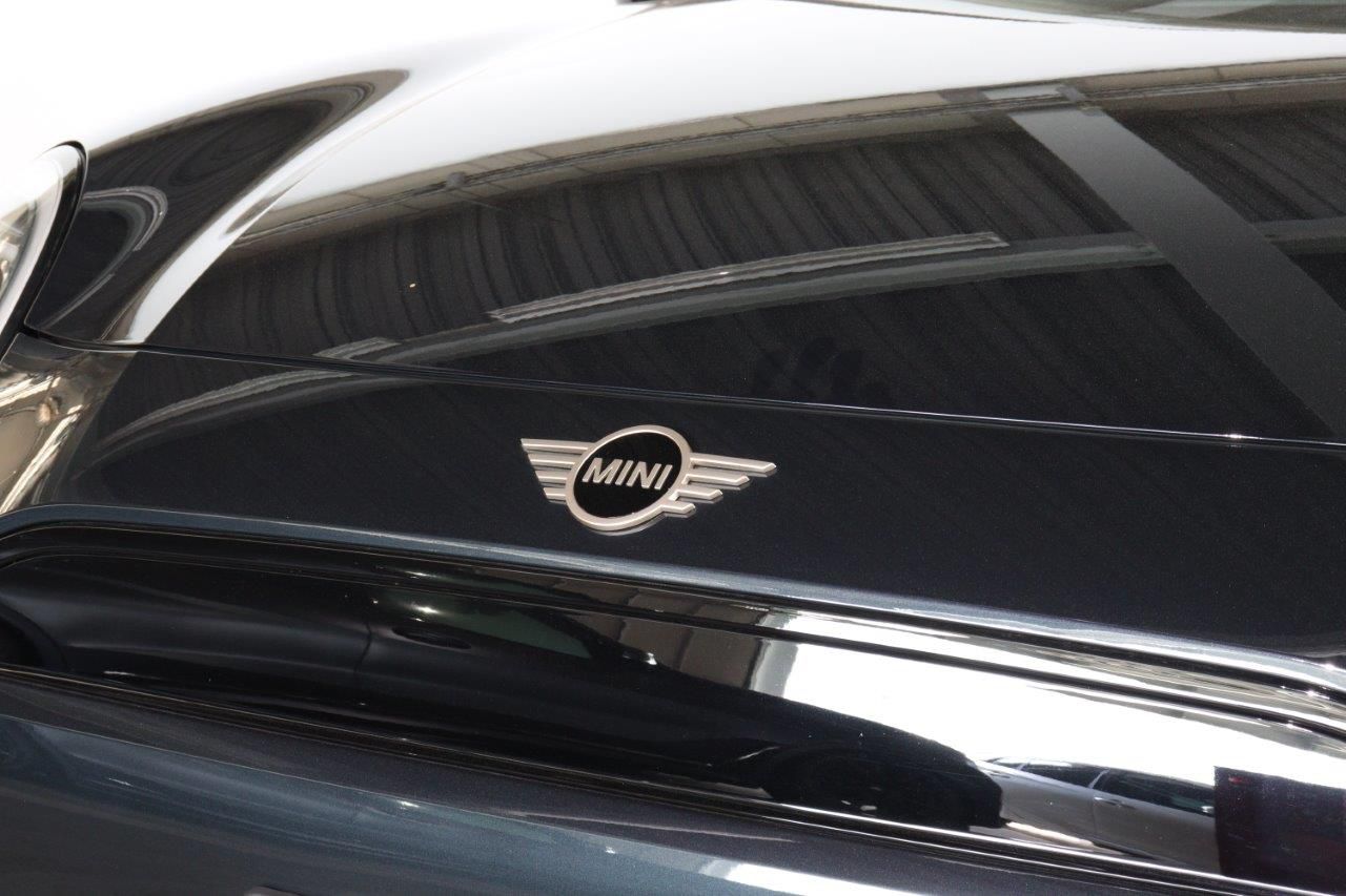 J01 MINI Cooper E