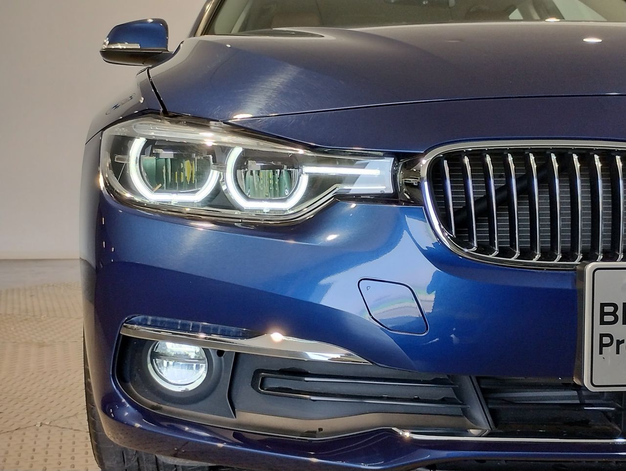 320D SEDAN RHD