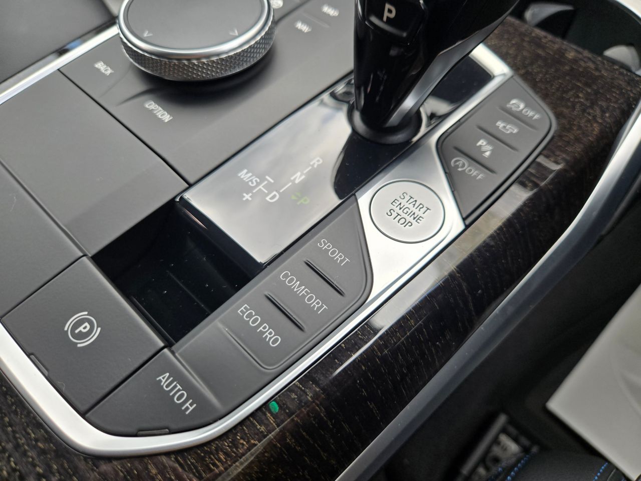 G20 320d xDrive RHD Saloon