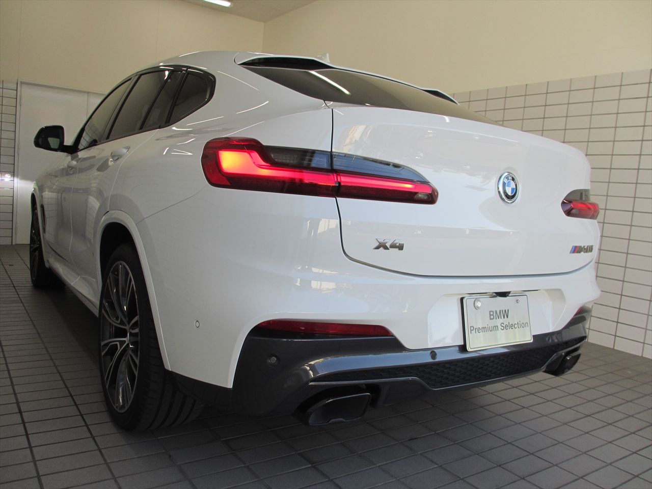X4 M40i RHD