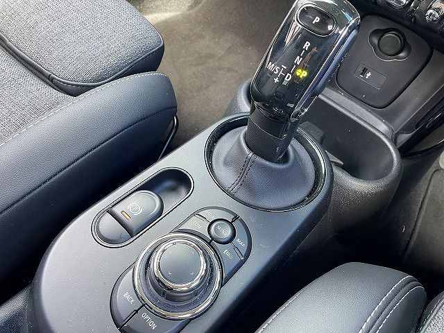 MINI Cooper F56 RHD