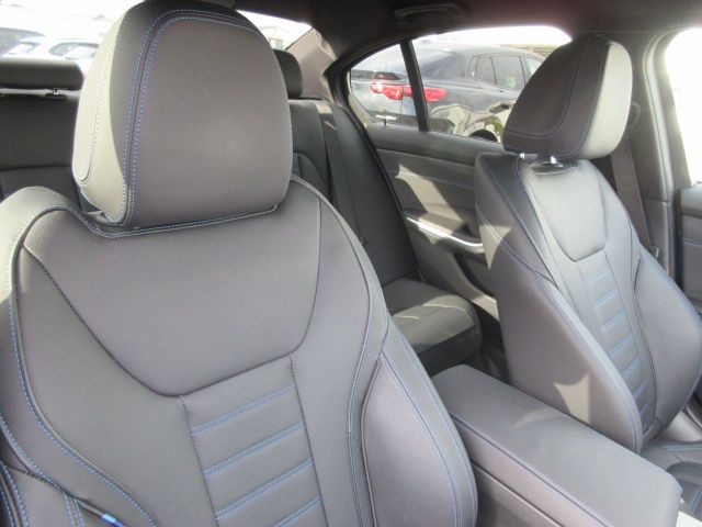 320d xDrive Berline RHD