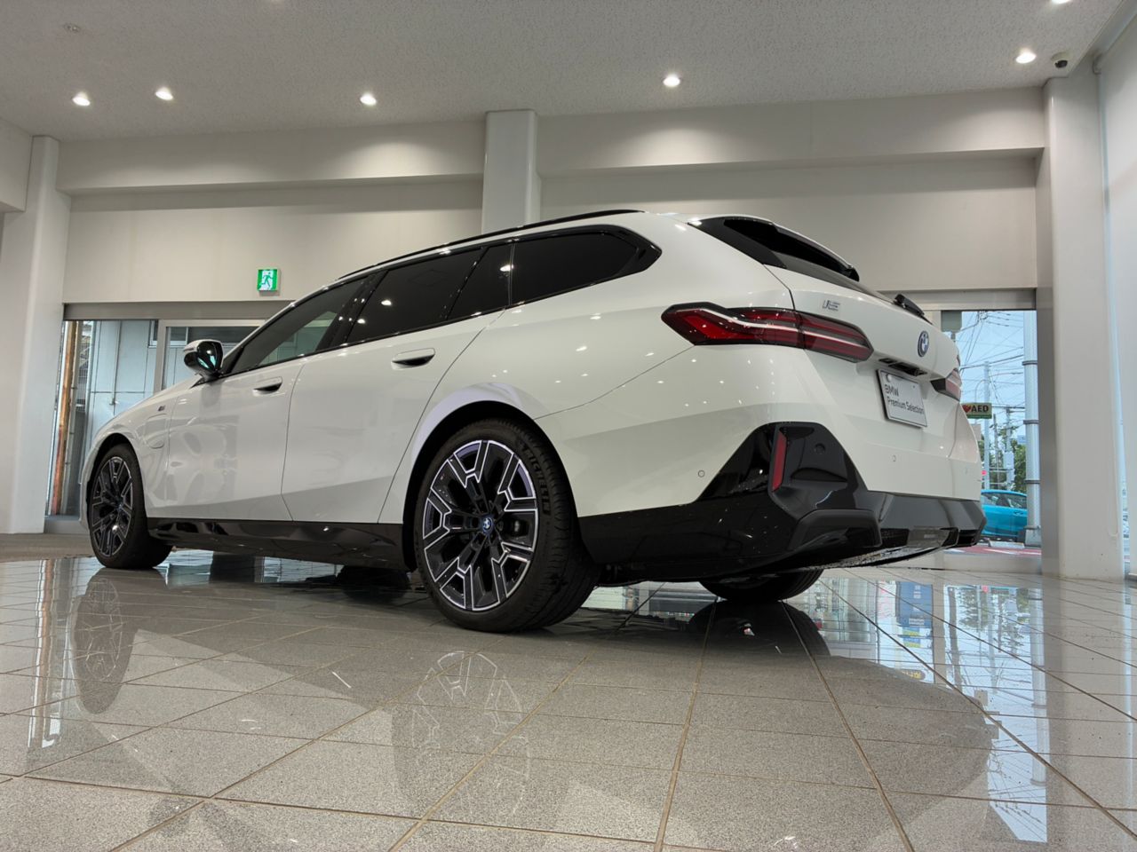 BMW i5 eDrive40 M Sport RHD