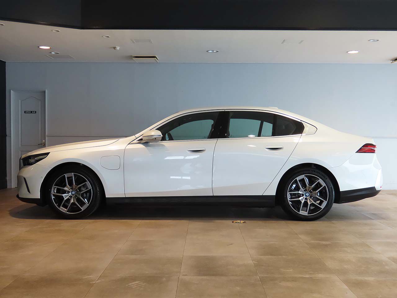 BMW i5 eDrive40 Sedan RHD