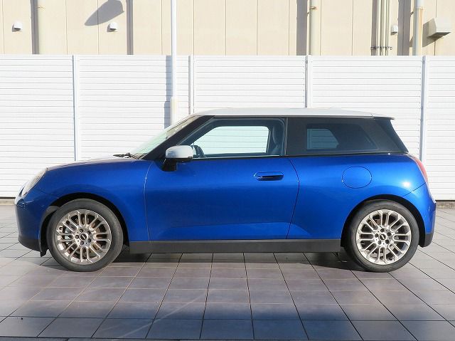 J01 MINI Cooper SE