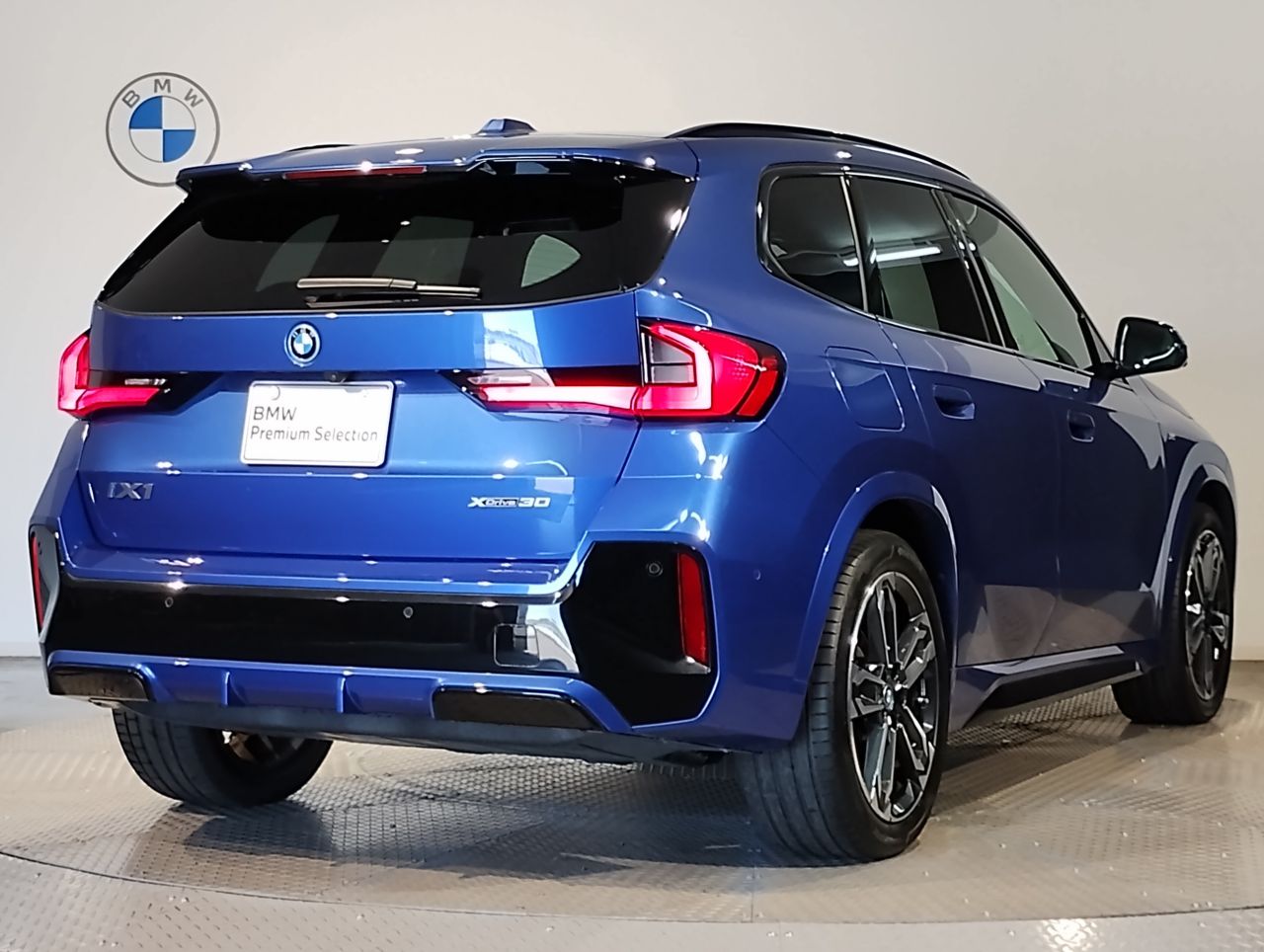 U11 iX1 xDrive30