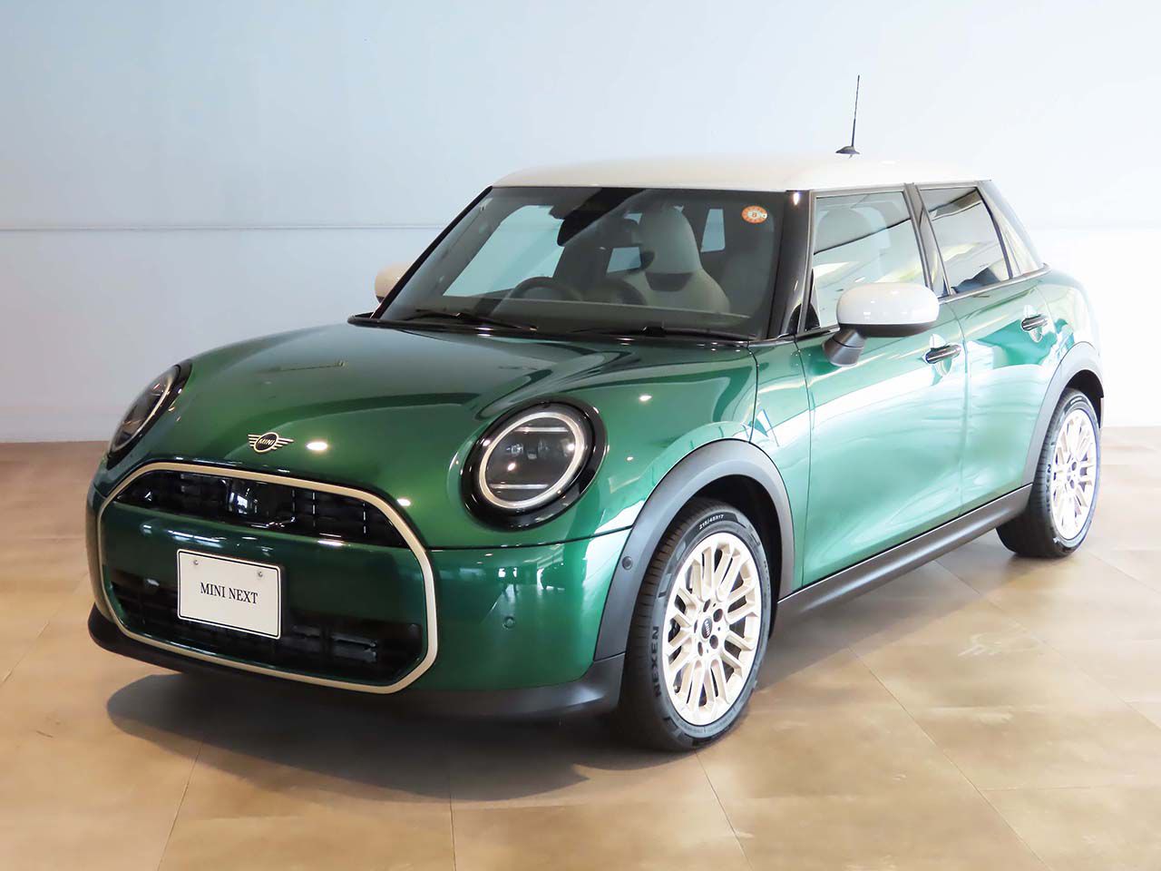 THE NEW MINI COOPER (5 DOOR) C