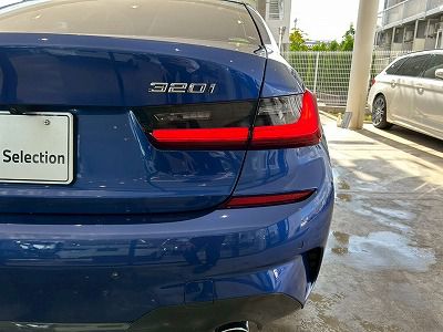 320i Sedan RHD
