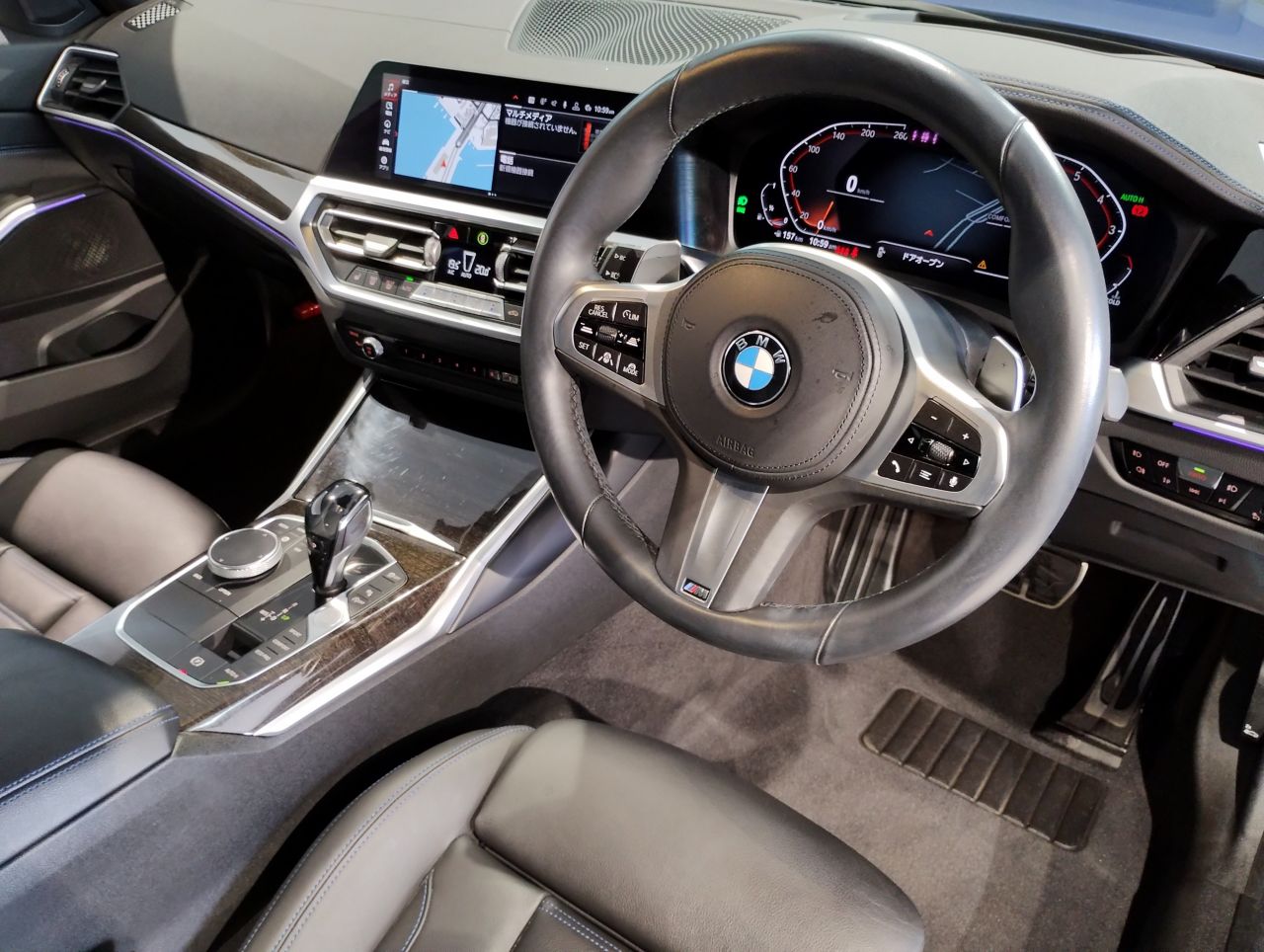 320i Sedan RHD