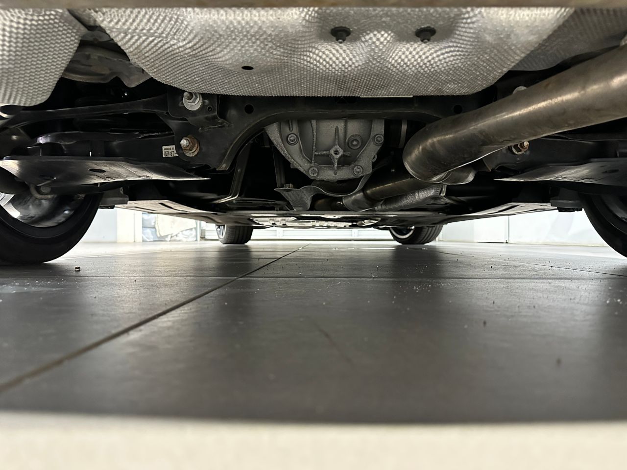 320i Sedan RHD