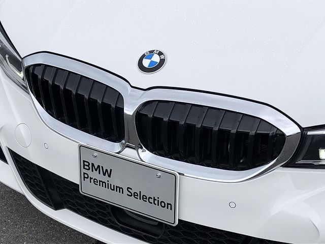 320i Sedan RHD