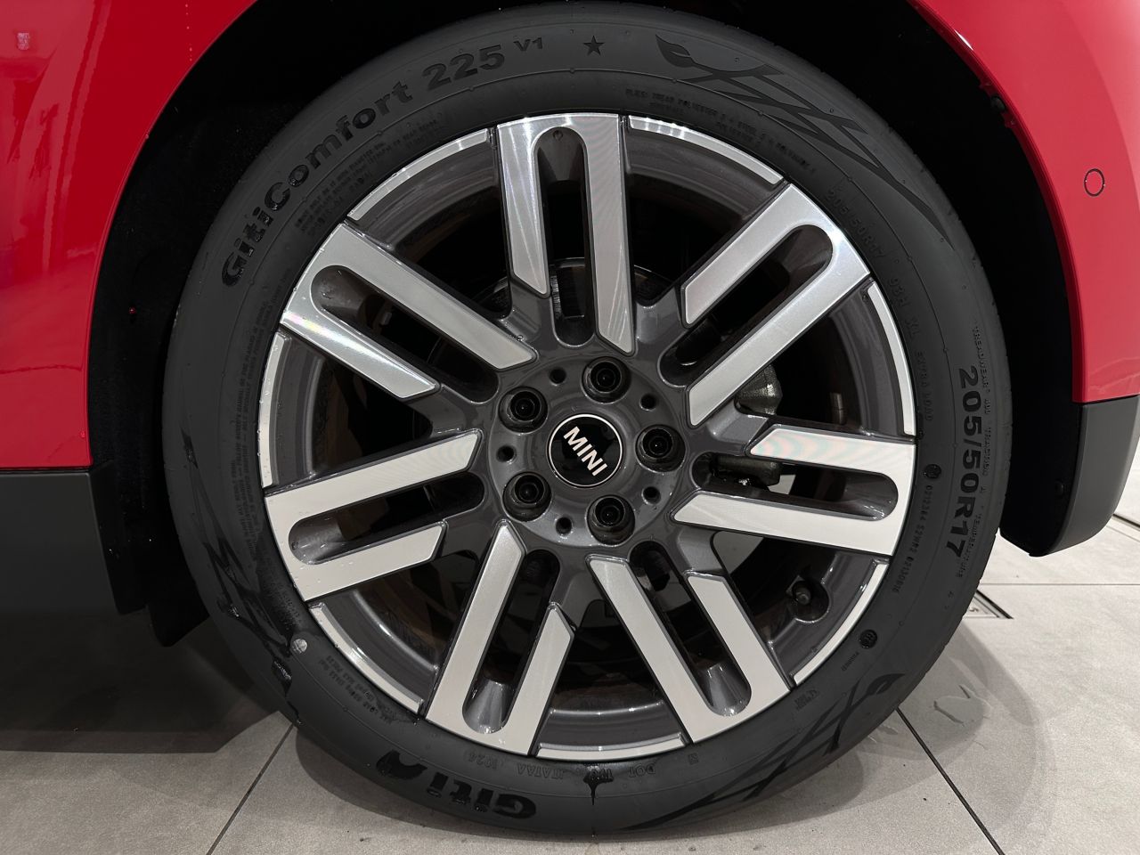 J01 MINI Cooper E