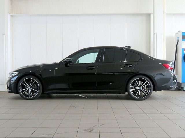 G20 320d xDrive RHD Saloon