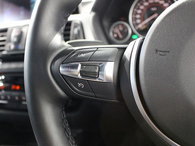 318I SEDAN RHD