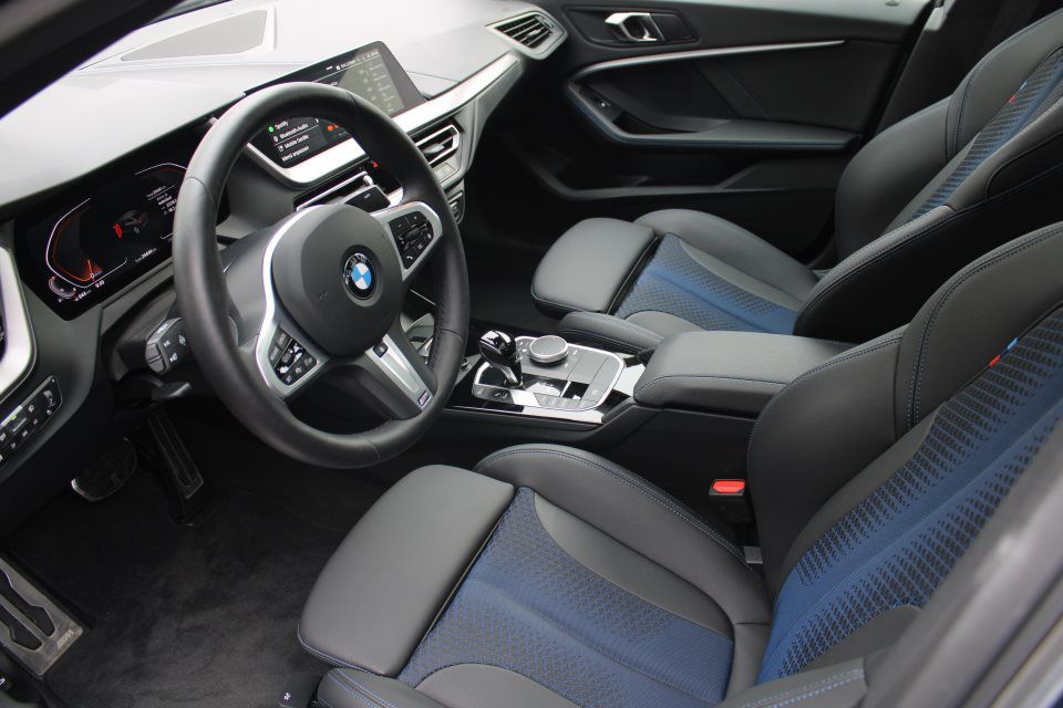 BMW 218