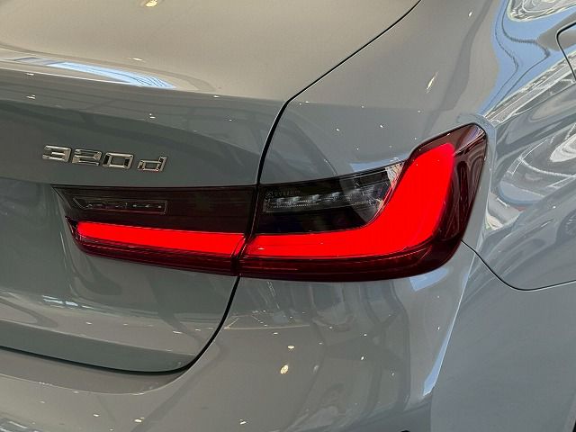 320d xDrive Berline RHD