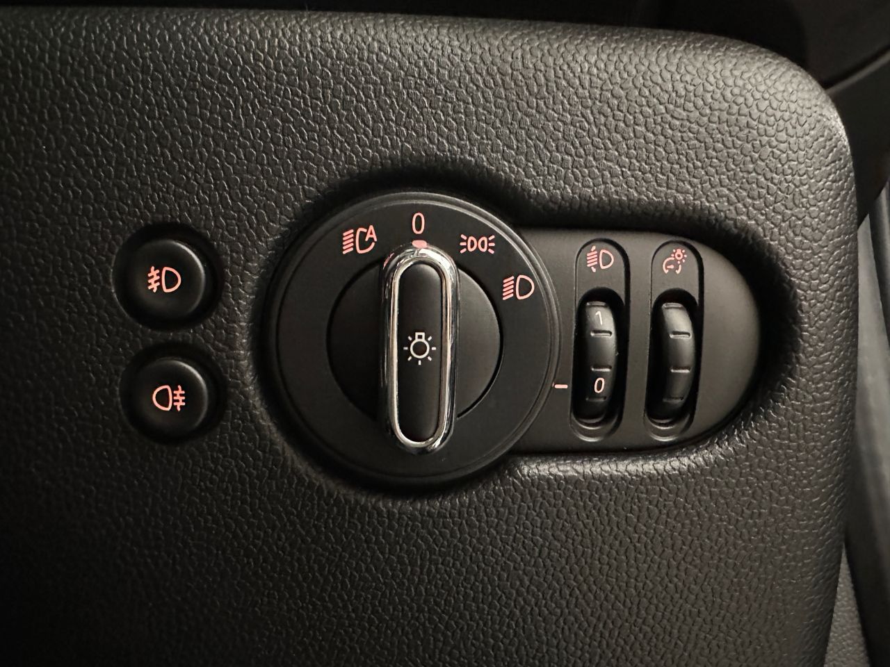 F55 COOPER D (AT)