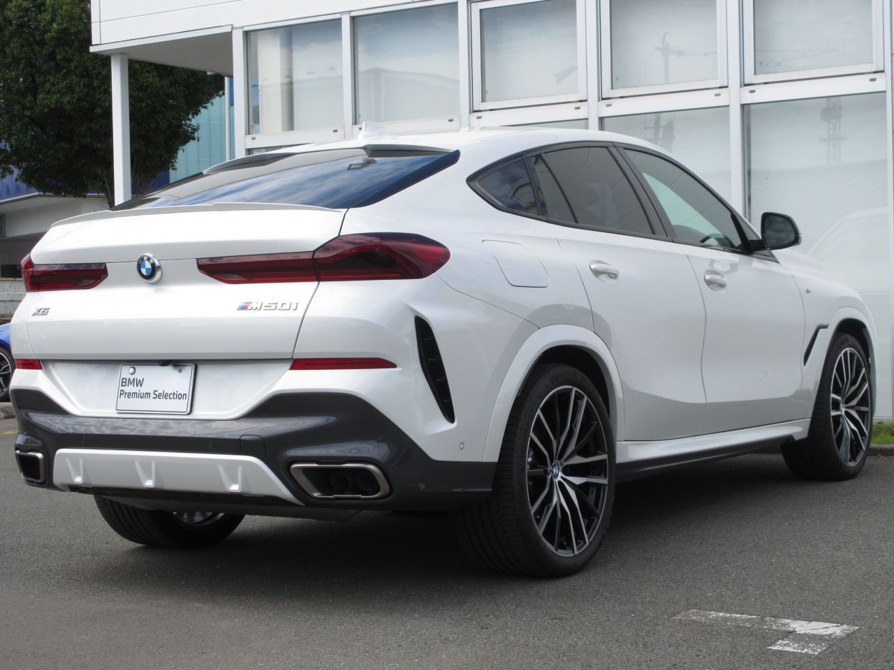 X* M50i RHD