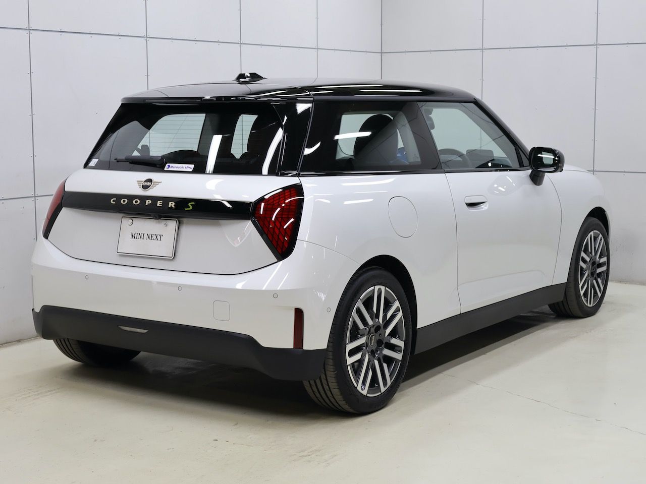 J01 MINI Cooper SE