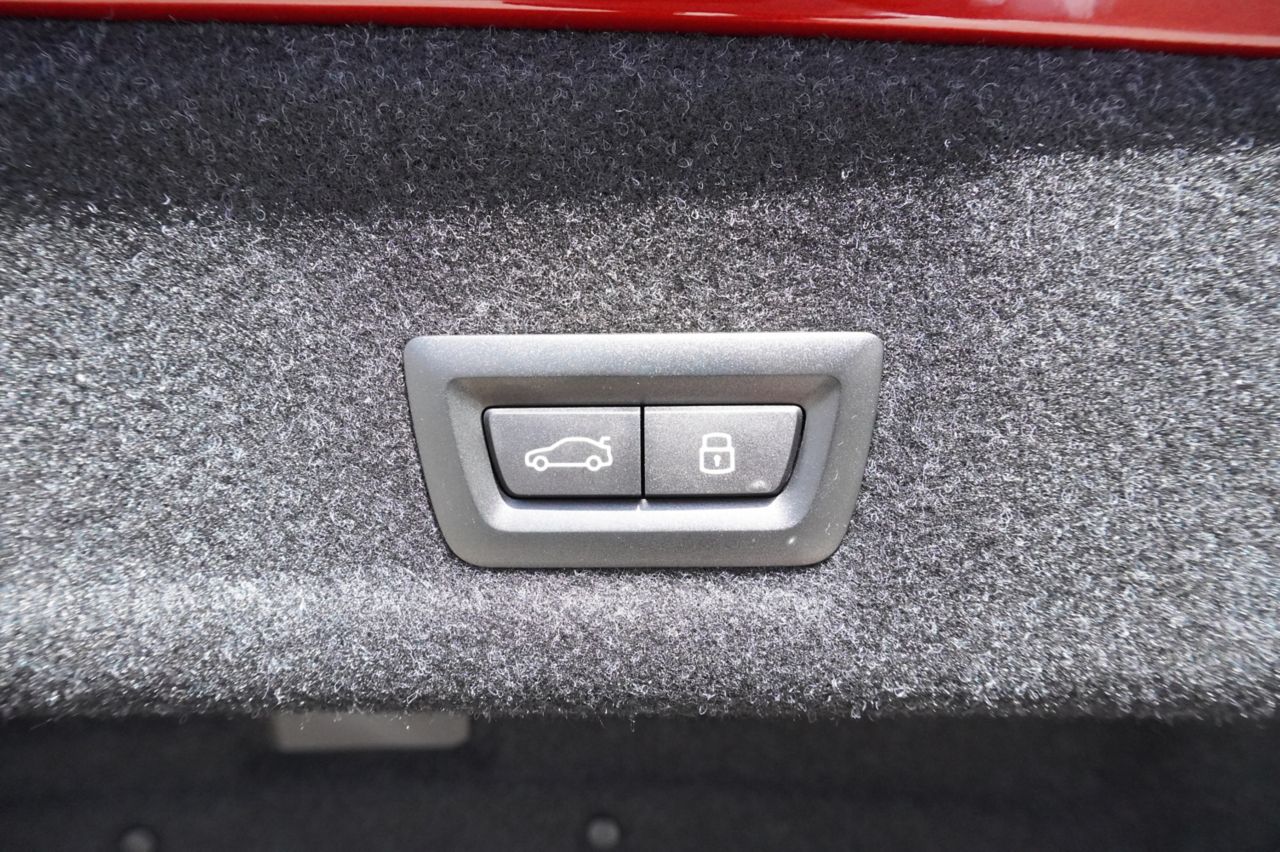 320d xDrive Berline RHD