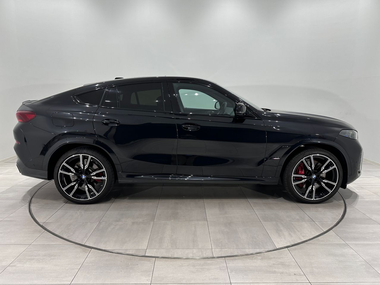 X6 M60i xDrive RHD
